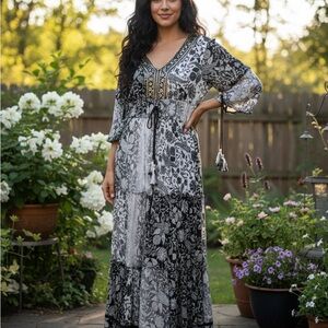 Chic Black and White Floral Maxi Dress